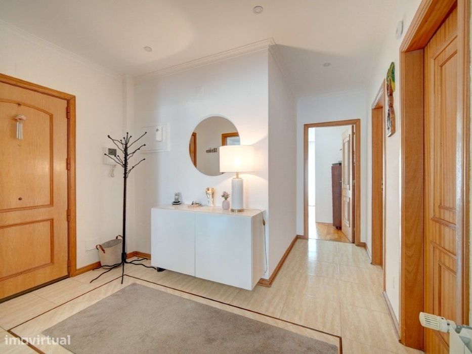 Apartamento T2 com Garagem e Arrecadação - Espaço, Conforto e Exclu... — Casal de Cambra, Lisboa