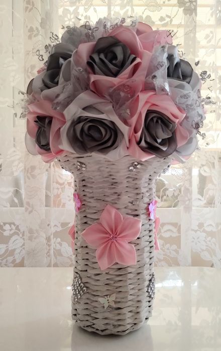 Róże w wazonie z wikliny na Dzień Babci - handmade