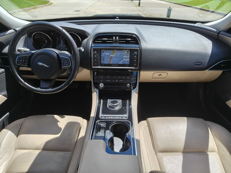 Jaguar XE — fotografia 8