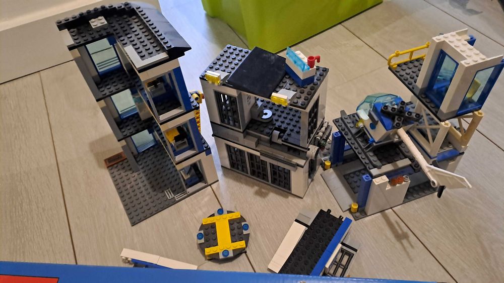 Lego city komisariat  + wóz policyjny