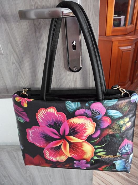 Sprzedam nową torebkę firmy Massimo Conti.