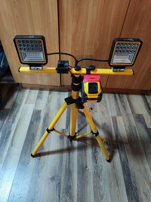 Akumulatorowa lampa robocza 12-24V
