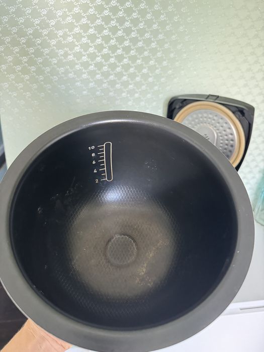 Мультиварка Tefal RK745832, 5 л, 37 програм, у відмінному стані.