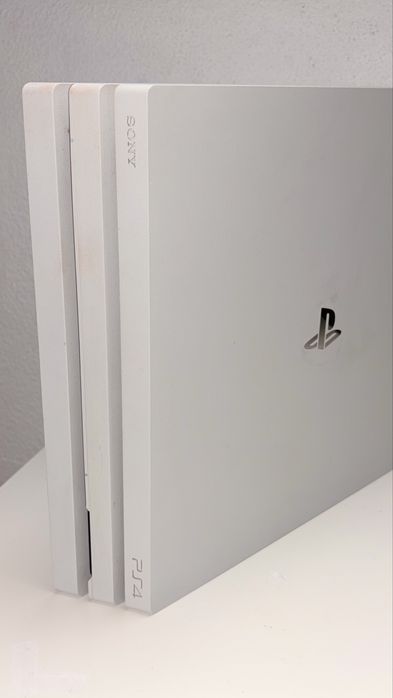 PlayStation 4 Pro 1TB branco + comando e jogos, como novo