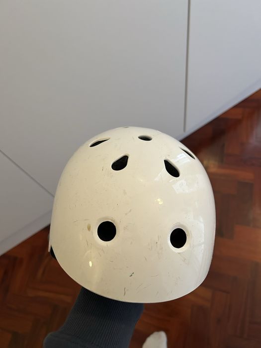 Capacete branco ajustável