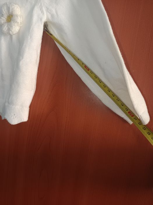 Sweterek z kwiatkami 3d dla dziewczynki