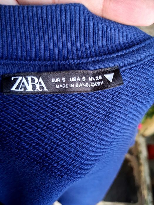Camisola Zara e Breskha,e calça Zara.