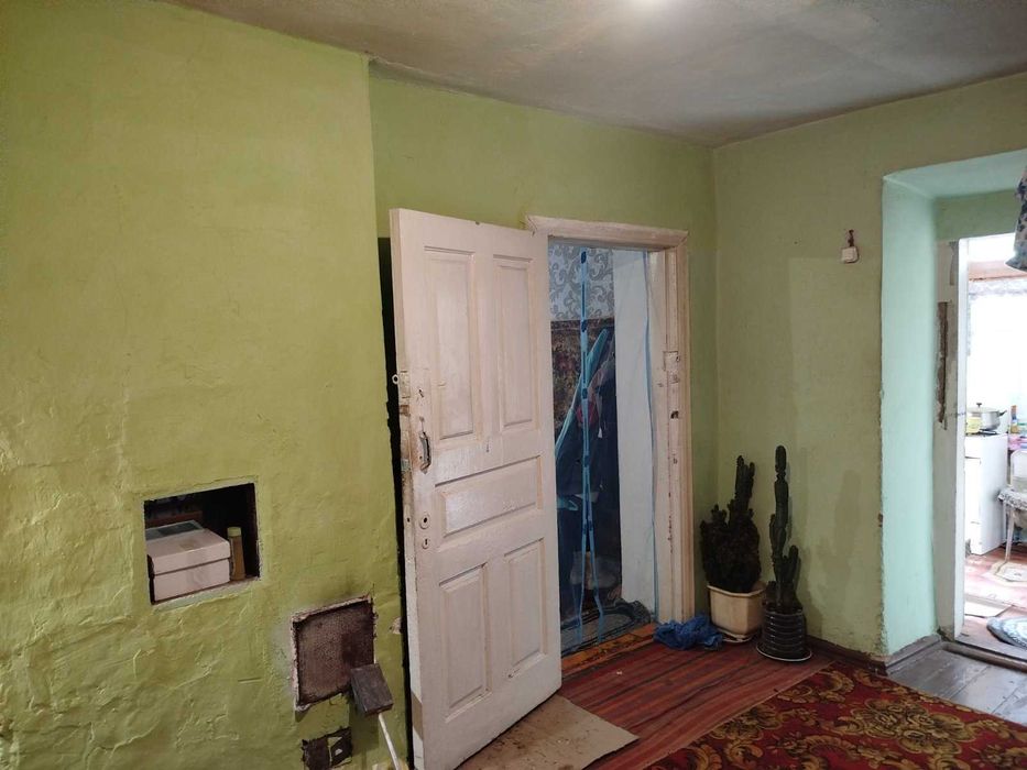 Участок с домом  в самом центре Великодолинского