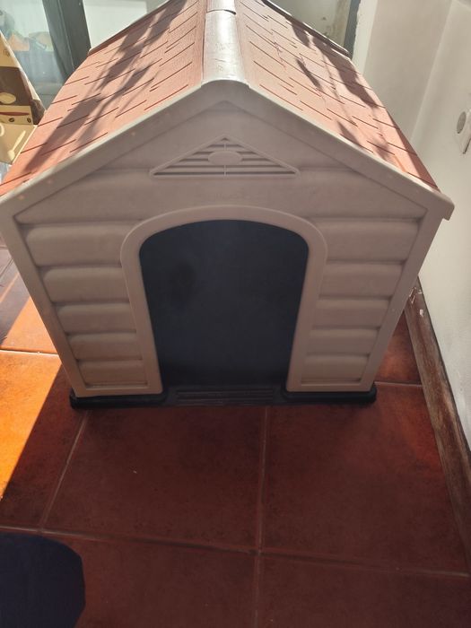 Casa de  gatos e cachorros – USADA, EM BOM ESTADO