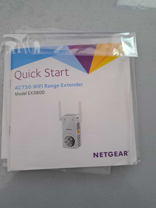 NETGEAR Wi-Fi Extender with Power Outlet, 2.4 / 5 GHz, 750 Mbps64551463913857122