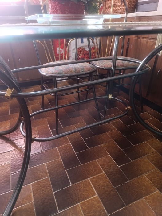 Mesa de vidro em estado bom