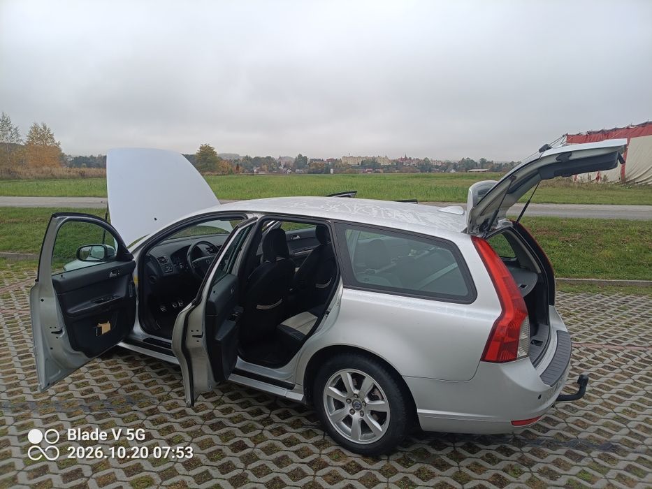 Volvo v50 2.0 benzyna z LPG r-design