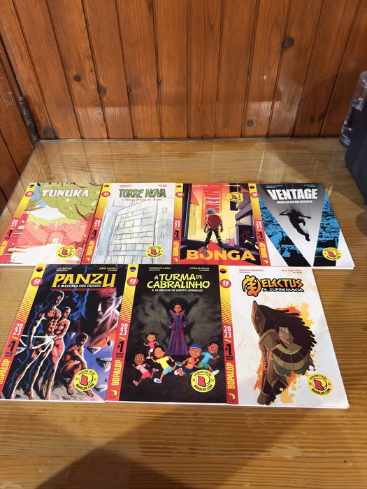 Lote de banda desenhada composto por 8 volumes de diferentes autores e editoras.