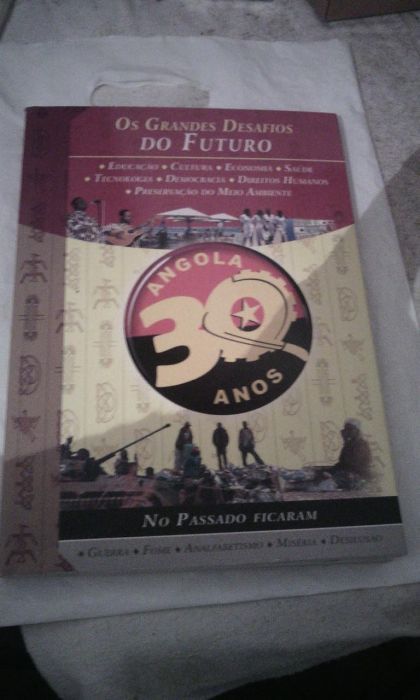 Livro angola 30 anos