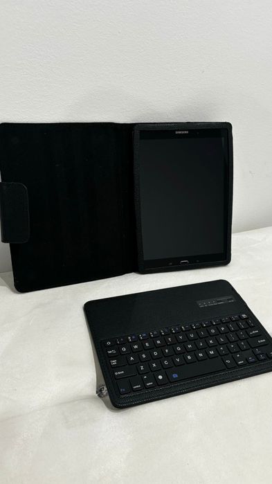 Tablet SAMSUNG com teclado