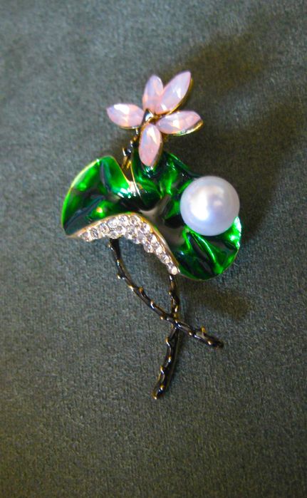 Alfinete / Broche / Pregadeira Flor de Lotus c/ Perola NOVO