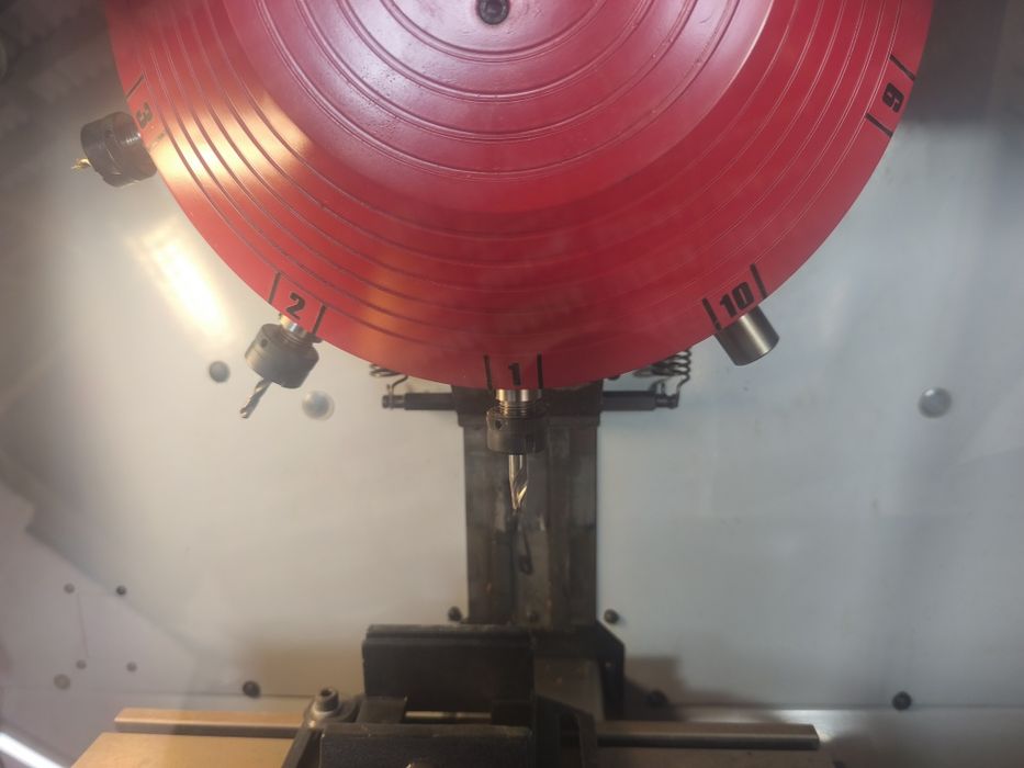Фрезерний верстат ЧПК Фрезерний ЧПУ EMCO PCMILL 105
