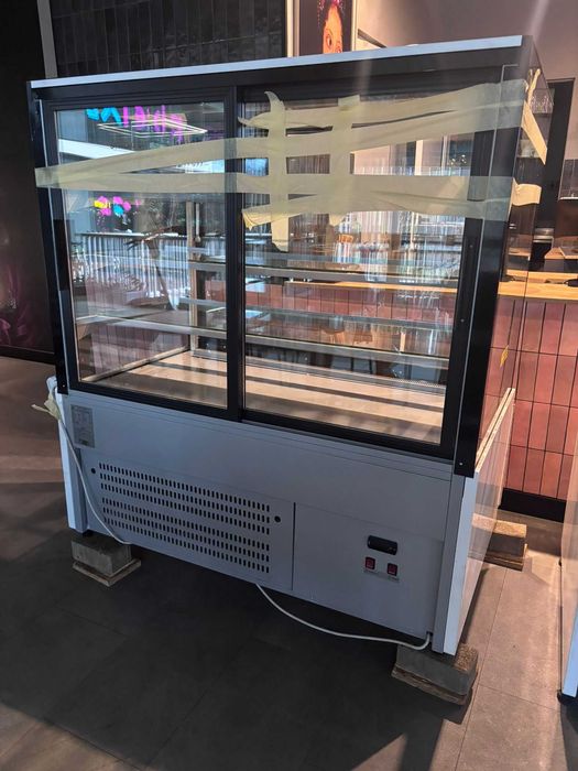 Witryna chłodnicza cukiernicza - Ellada