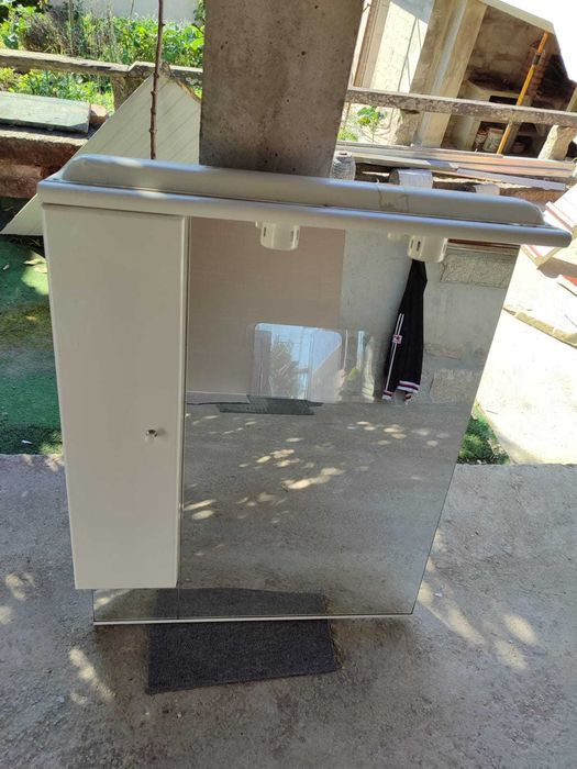 Móvel + espelho de casa de banho em excelente estado