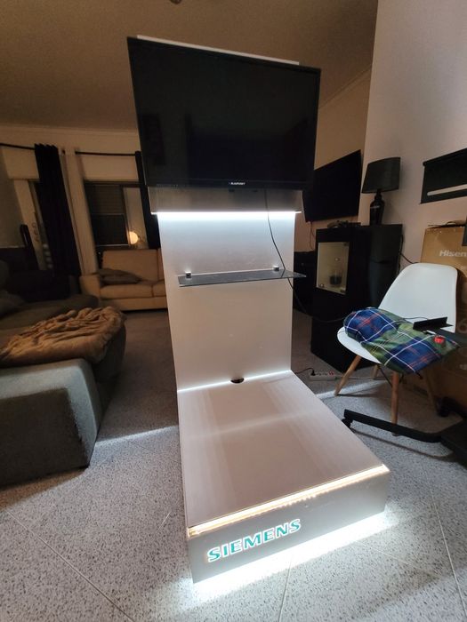 Expositor com eliminação led ideal para tv e PS