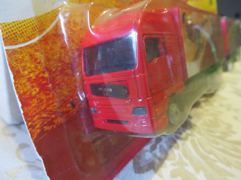 Camião coleção escala 1/87 - NOVO na embalagem original