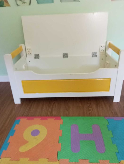 Secretaria de esquina mais arquibanco