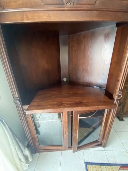 Armário em bom estado de TV