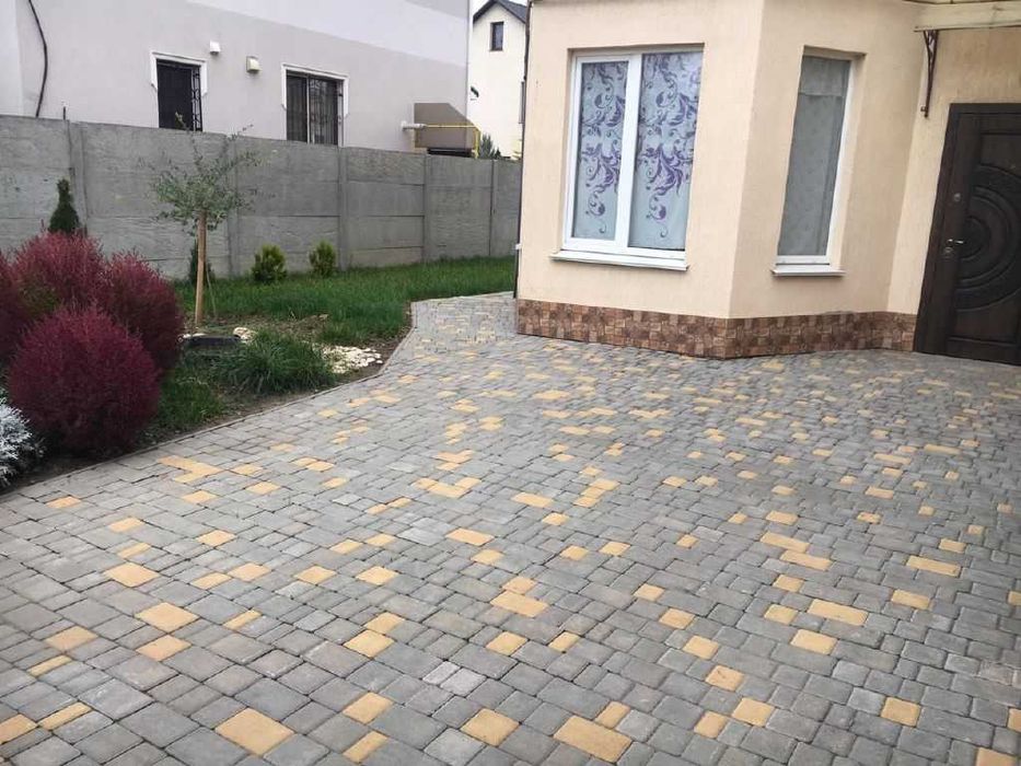 Продажа дома со всеми  документами  в центре Червоного хутора.
