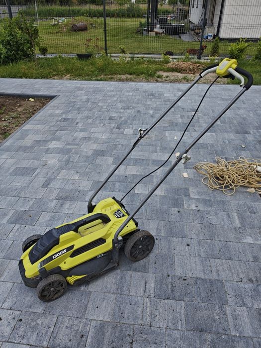 RYOBI Kosiarka elektryczna 1300 W