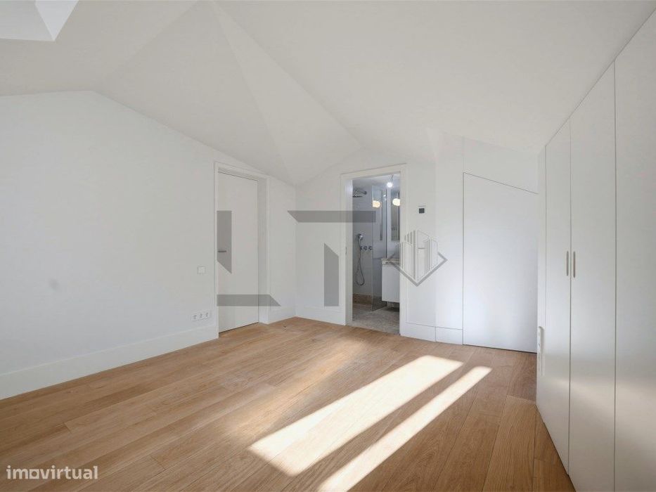 Apartamento T2 com Garagem para Venda junto à Av. da Liberdade, Lisboa