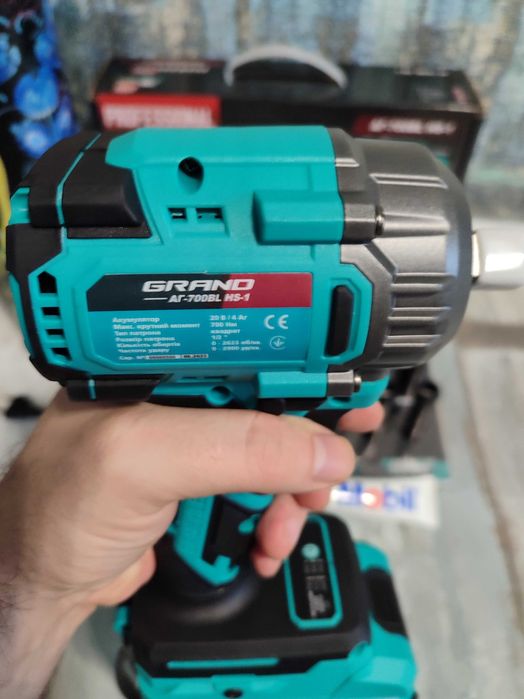 Акумуляторний гайковерт GRAND АГ-700BL HS 700Нм ударний 20В для авто