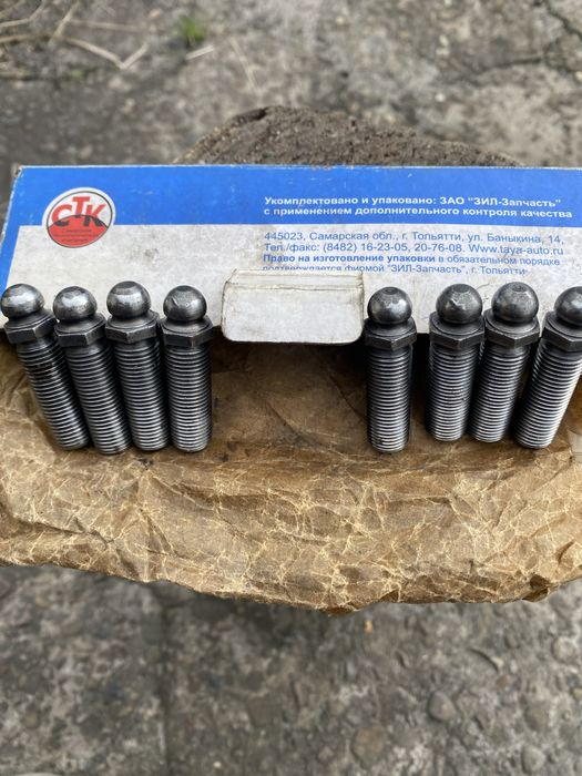 Рекулювальні болти ричагів  клапанів  ваз 21213 нового зразка..