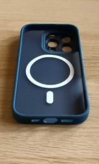 Etui iPhone 16 Pro MagSafe z osłoną aparatu półprzezroczyste navy blue