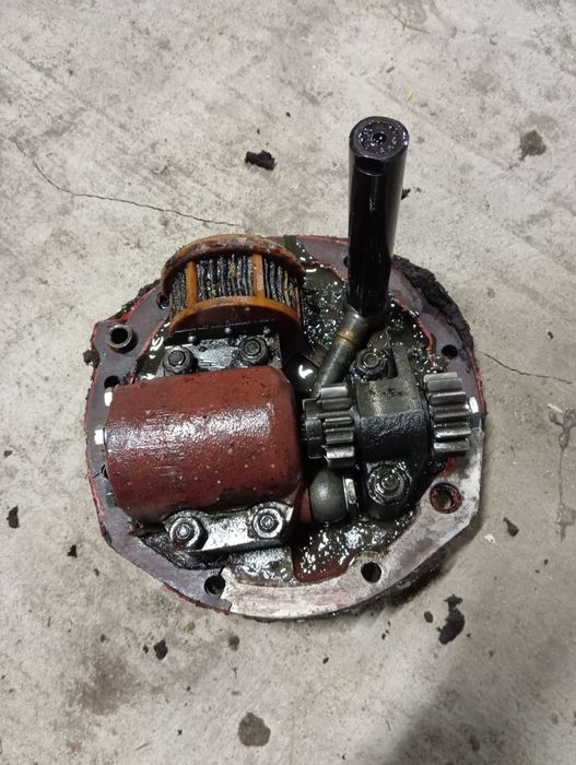 Pompa hydrauliczna pokrywą ursus c360 c355 c4011