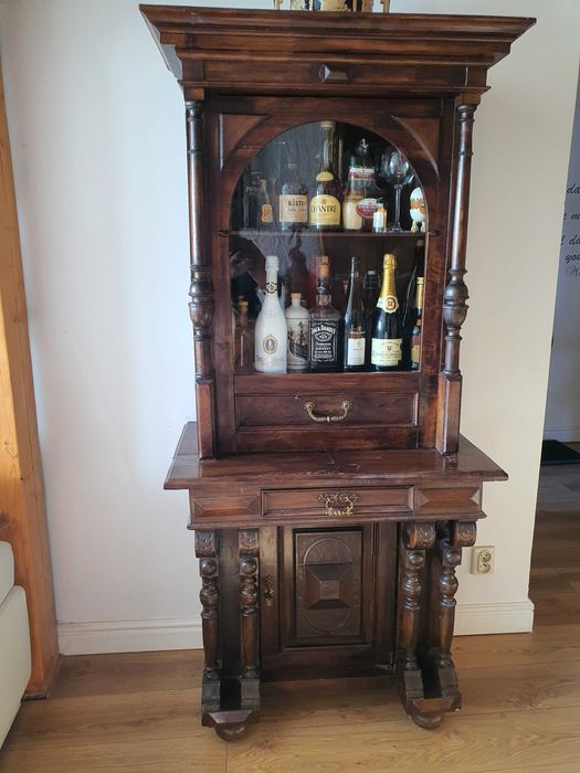 Stara szafka przerobiona na barek