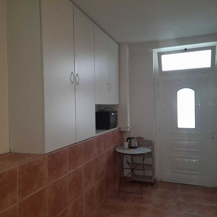 Quarto para arrendar, despesas incluídas, com casa da banho e pequena cozinha uso privado, em Fatima