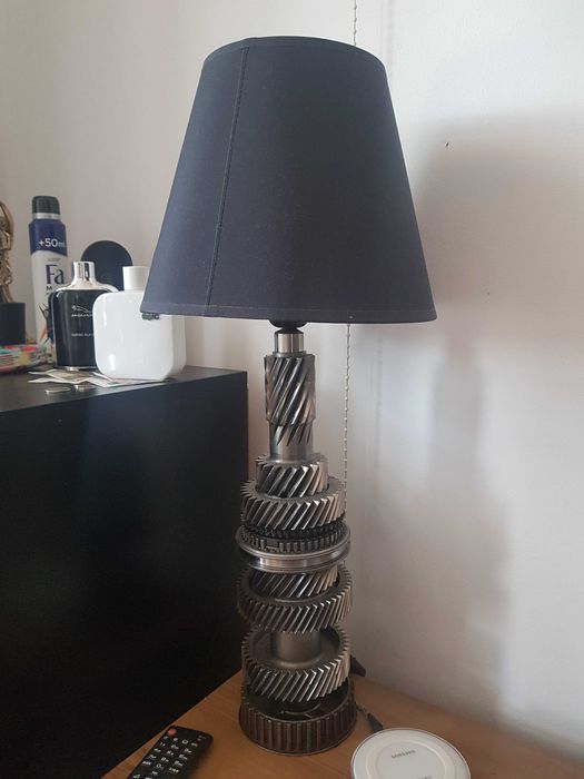 Lampka nocna do sypialni orginalny dizajn