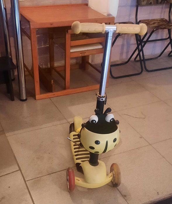 Дитячий  самокат з сидінням