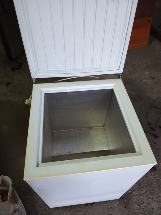продам морозильну камеру Zanussi