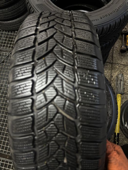 Komplet opon zimowych 185/60 R15 Firestone