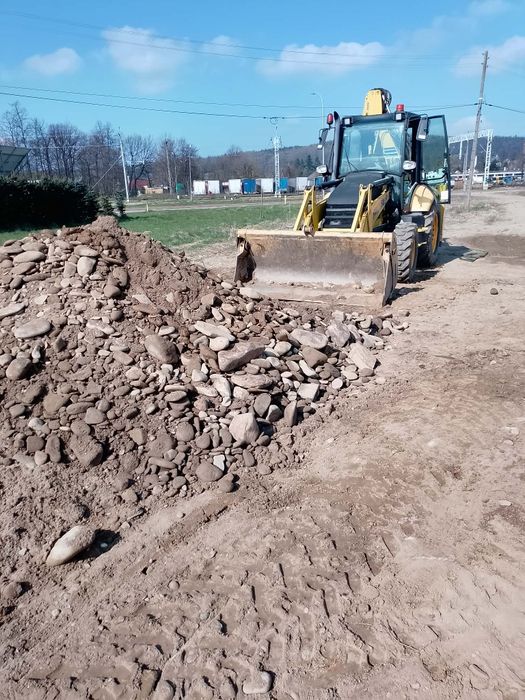 Usługi koparko-ładowarką+wywrotka  4×4