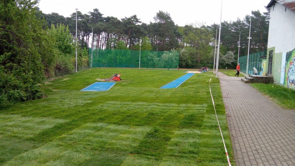 Zakładanie Trawników Glebogryzarka Separacyjna Niwelacja Równianie Roz