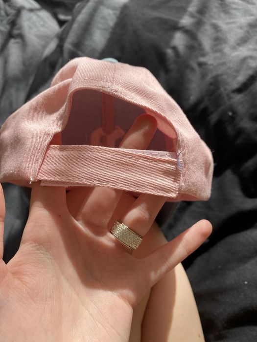 Нові кепки.    .