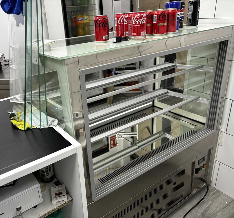Vitrina Pastelaria Refrigerada 120cm Inox – Excelente Estado (REVISTA)