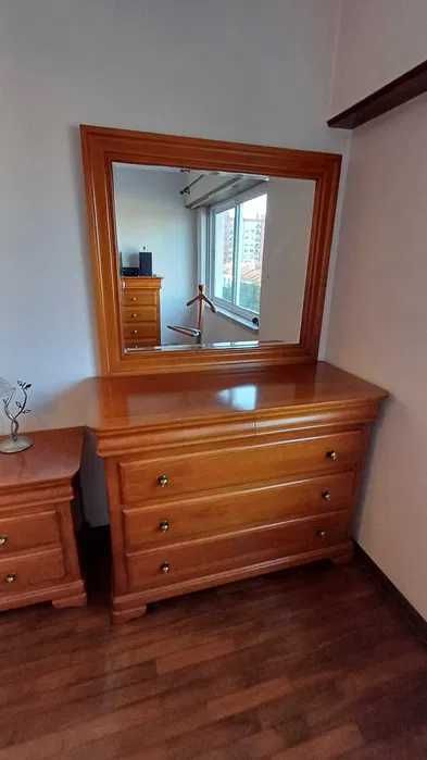 Mobilia de Quarto de Casal elegante e intemporal - Pinho-Mel