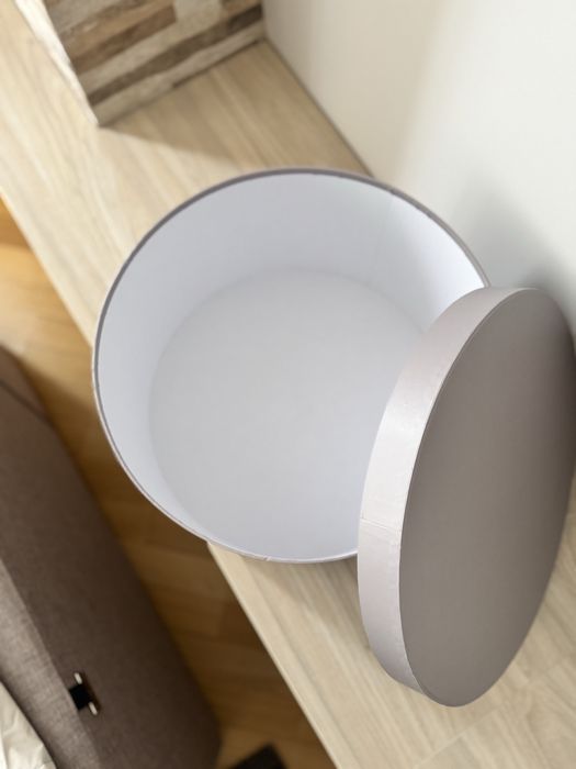 Кругла коробка 23 см висота / 39 см ширина