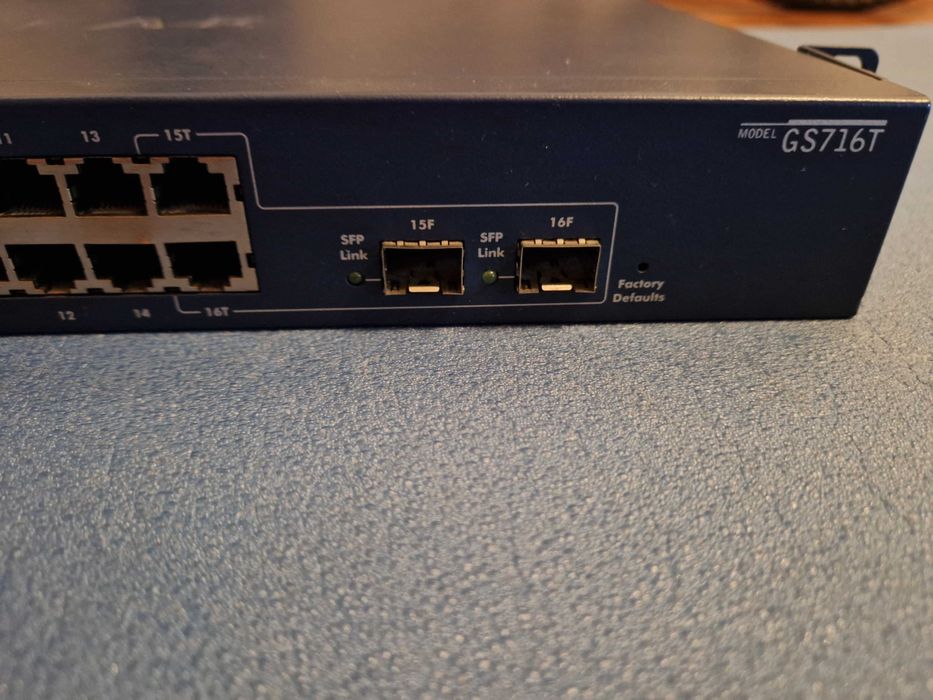Switch de Rede Netgear GS716T64284523000577121