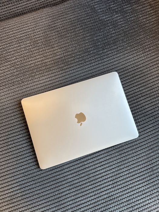 MacBook Air 13” | i5 | 8GB RAM | 512GB SSD