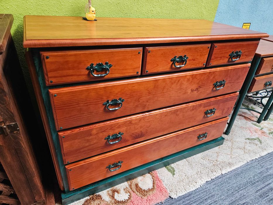 Cómoda em madeira maciça com acabamento em ferro - ópti