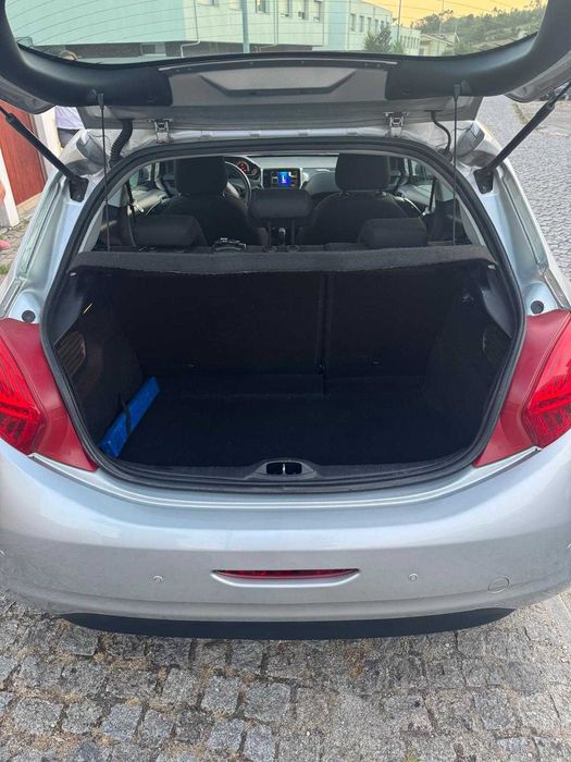PEUGEOT 208 1.4 HDi